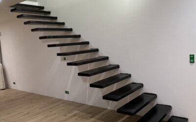 Escalier flottant acier